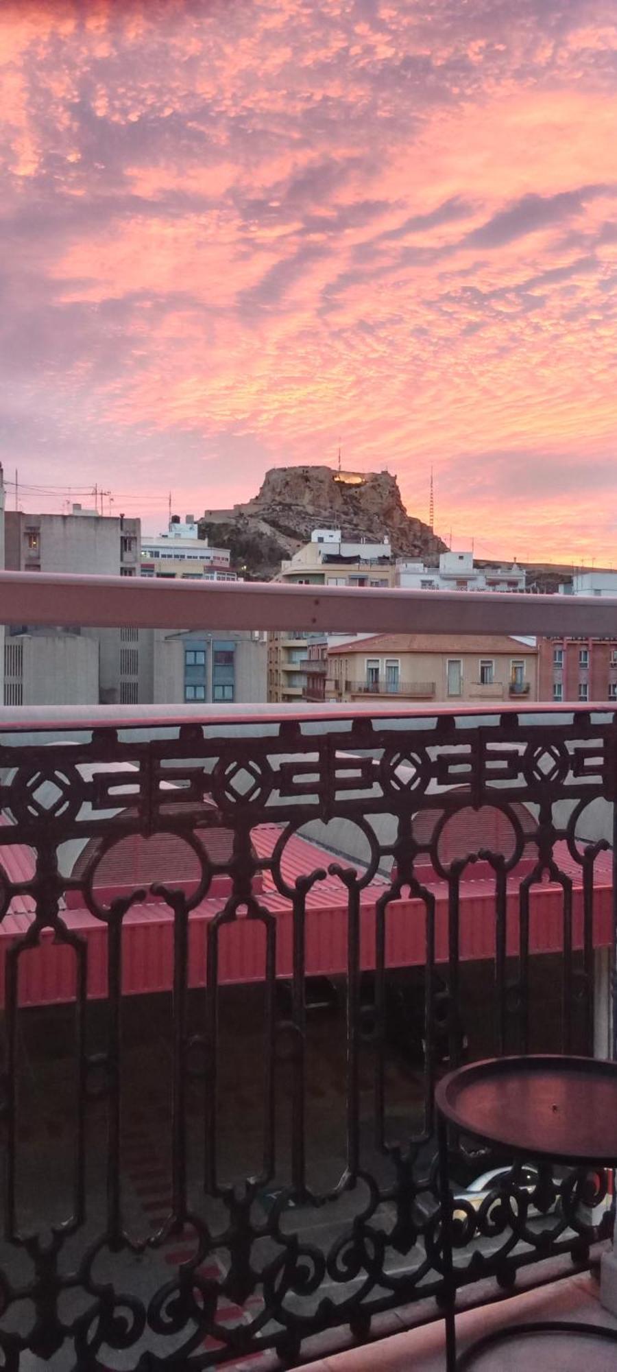 Room With Private Bathroom And Balcony Nearby The Mercado Central, Center And Beach アリカンテ エクステリア 写真