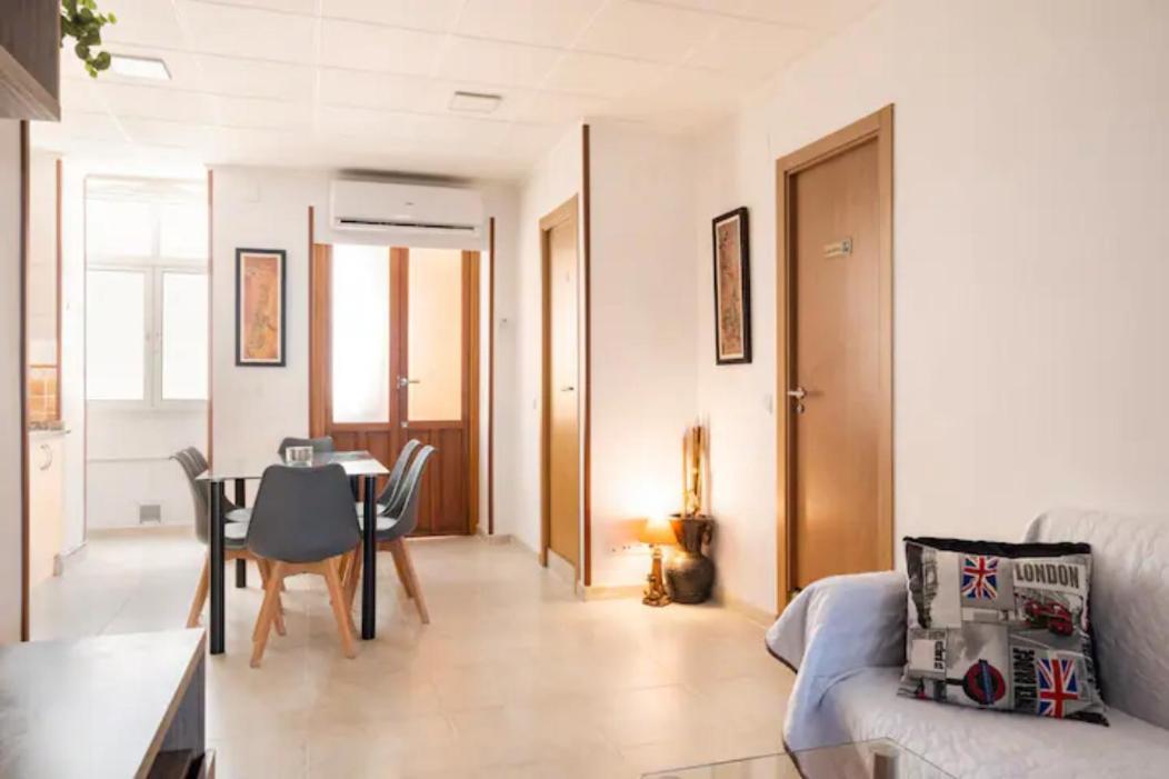 Room With Private Bathroom And Balcony Nearby The Mercado Central, Center And Beach アリカンテ エクステリア 写真